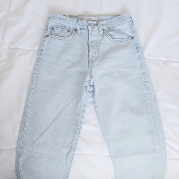 Levi's Light Wash High Rise Wedgie Skinny Ankle Jeans ✨️LIKE NEW✨️ - Picture 2 of 16